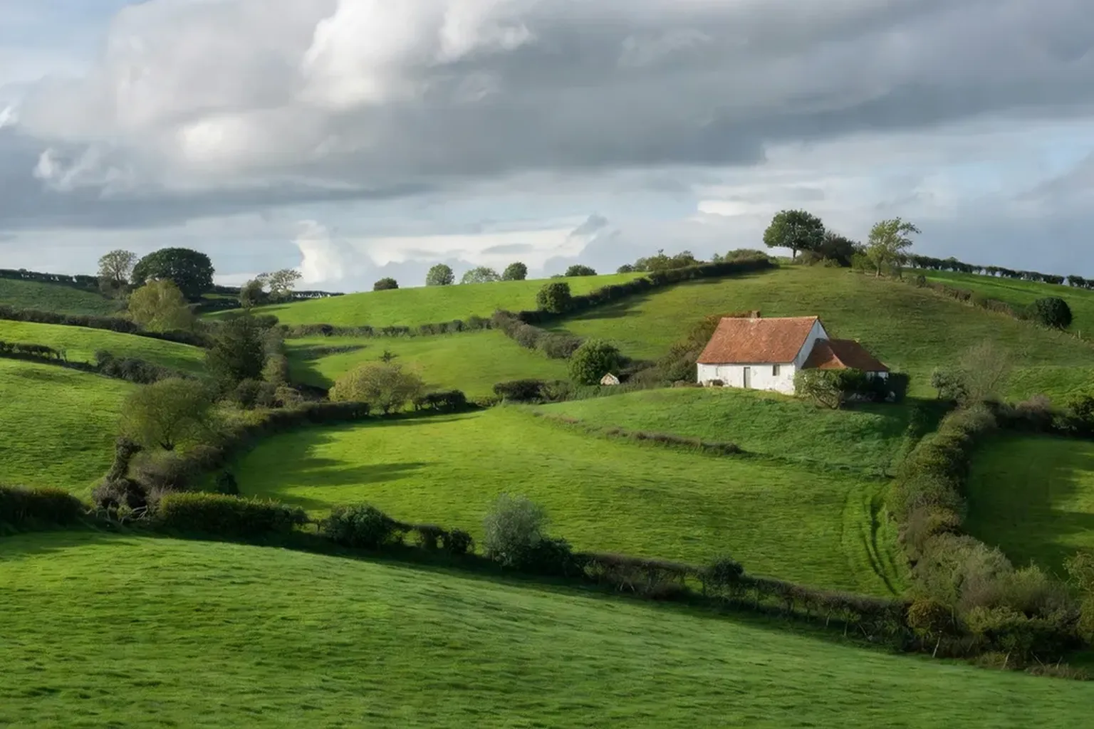 Paysage vallonné du pays de la Schreve sur la frontière franco-belge